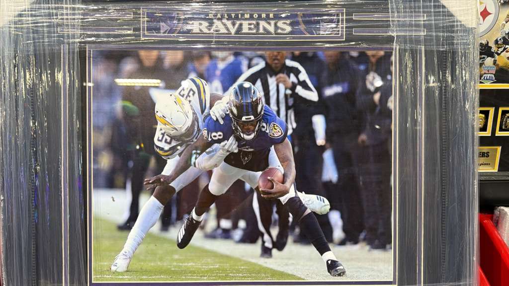Baltimore Ravens Lamar Jackson Large Frames
