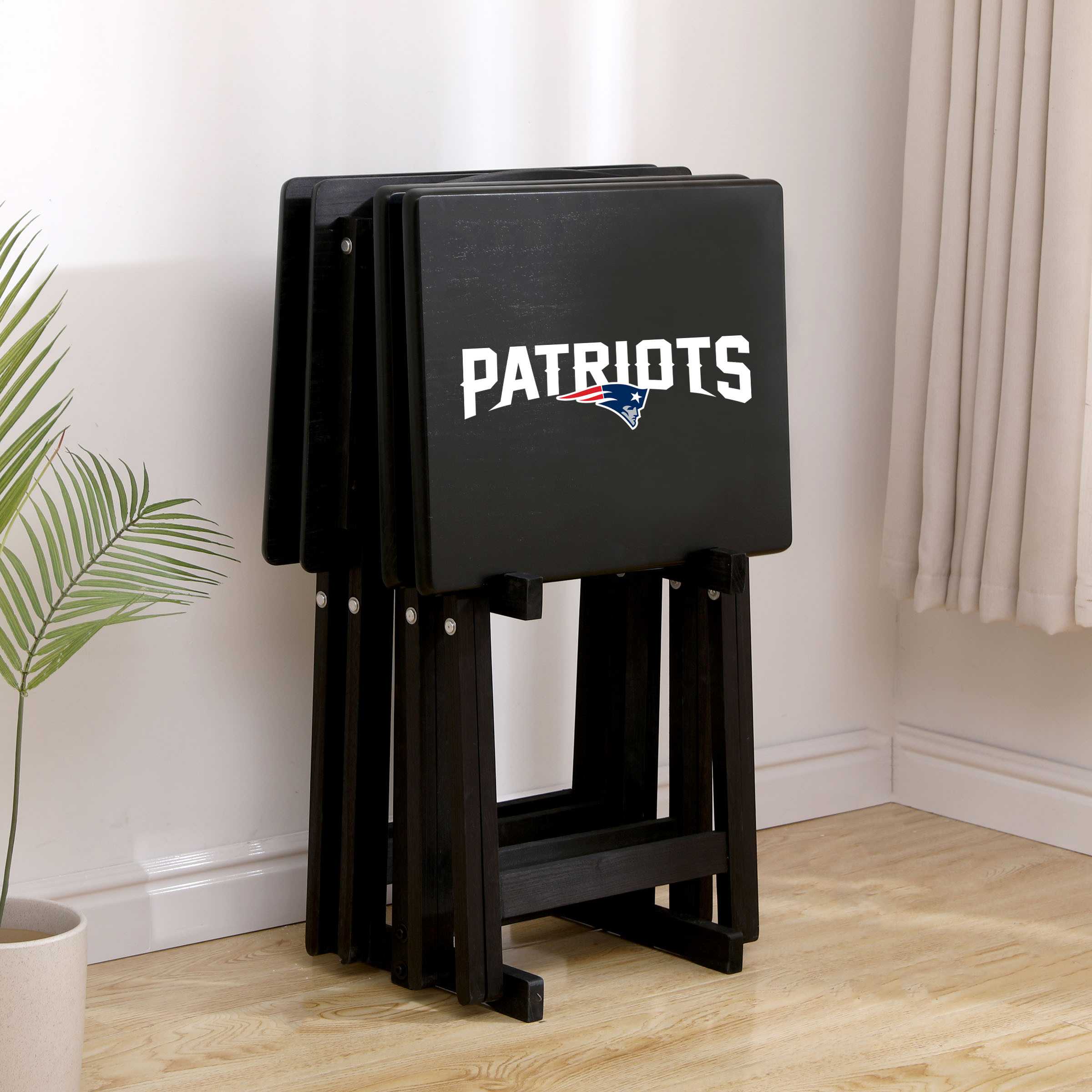 NEW ENGLAND PATRIOTS 4 TV TRAYS WITH STAND
