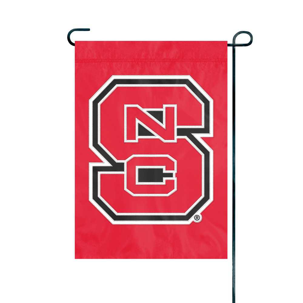 North Carolina State Wolfpack Garden Flag